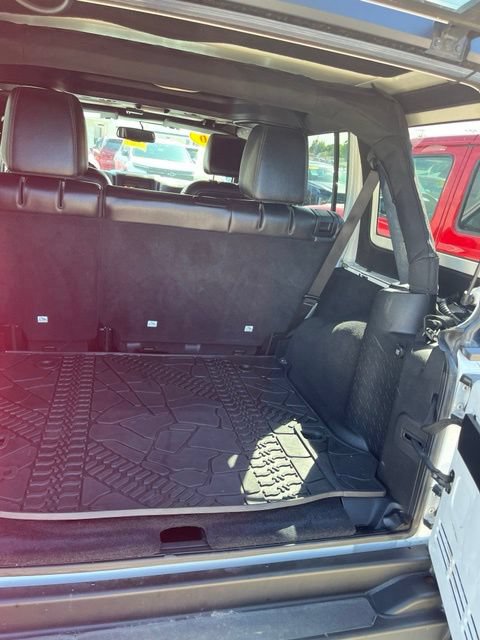 Used 2016 Jeep Wrangler Unlimited Sahara AWD/4WD image 7