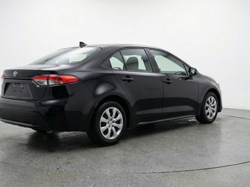 Used 2025 Toyota Corolla LE image 9