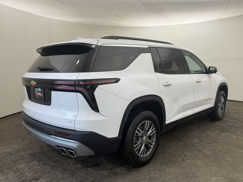 Used 2024 Chevrolet Traverse LT FWD image 9