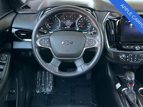 Used 2022 Chevrolet Traverse RS FWD image 16