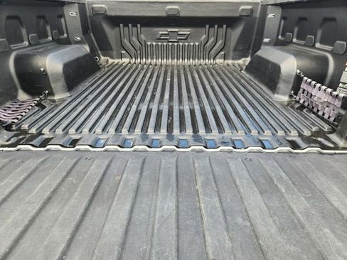 Used 2023 Chevrolet Silverado 1500 LT AWD/4WD image 32