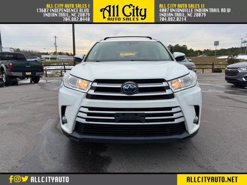 Used 2017 Toyota Highlander XLE w/ Carpet Mat Package image 2