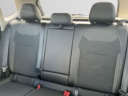 New 2025 Volkswagen Taos SE image 13