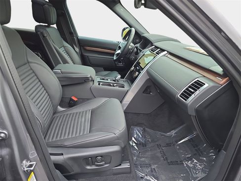 New 2025 Land Rover Discovery Dynamic SE image 10