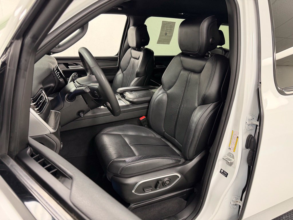 Used 2024 Jeep Wagoneer L Series II w/ Flexible Seating Group AWD/4WD image 22