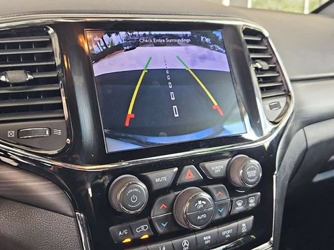 Used 2020 Jeep Grand Cherokee Laredo w/ Laredo X Package RWD image 17
