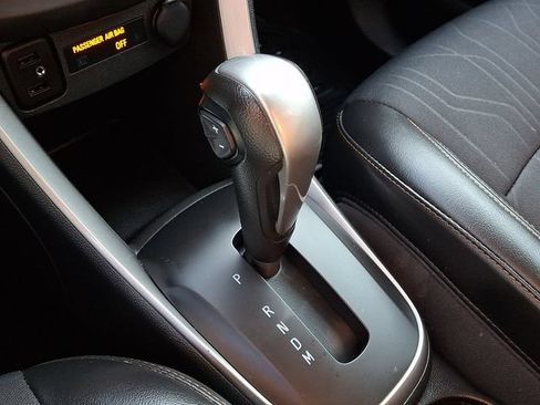 Used 2020 Chevrolet Trax LT w/ LT Convenience Package FWD image 16