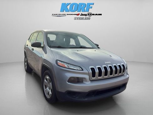 Used 2016 Jeep Cherokee Sport image 3