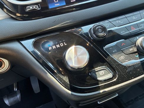 Used 2025 Chrysler Pacifica Select FWD image 24