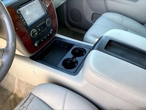 Used 2013 Chevrolet Suburban LT w/ Luxury Package image 16