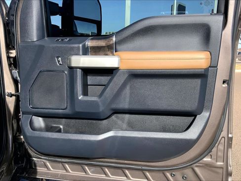 Certified 2022 Ford F250 Lariat w/ Lariat Ultimate Package image 22