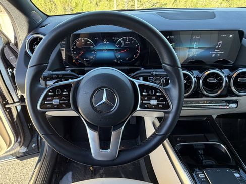 Certified 2022 Mercedes-Benz GLA 250 4MATIC image 21