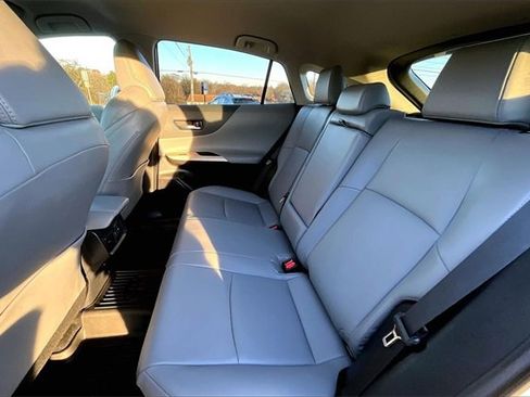 Used 2022 Toyota Venza XLE image 20