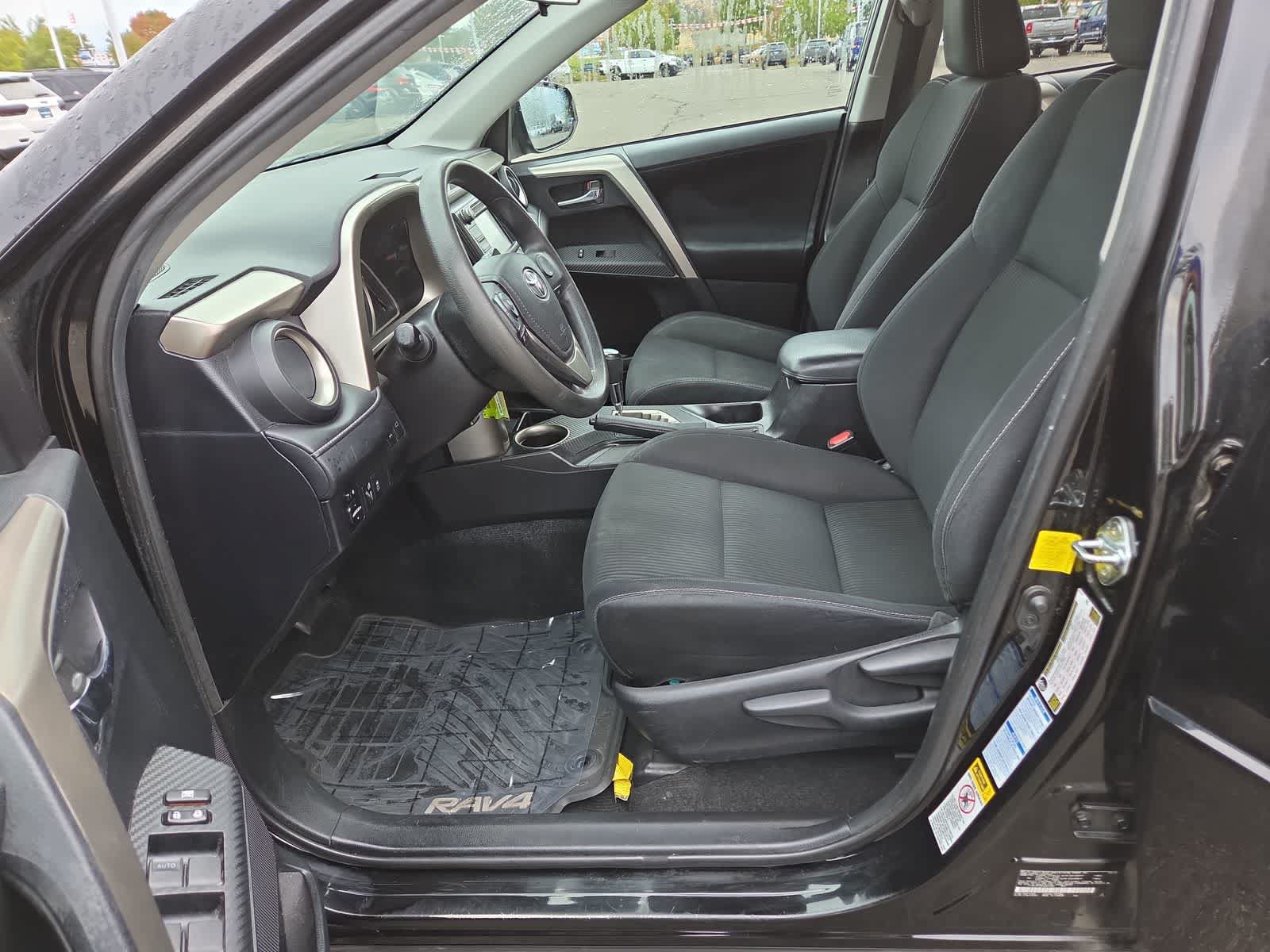 Used 2015 Toyota RAV4 XLE AWD/4WD image 19