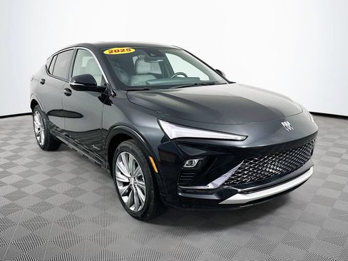 Used 2025 Buick Envista Sport Touring FWD image 3