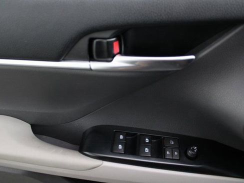 Used 2018 Toyota Camry L image 21