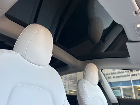 Used 2022 Tesla Model 3 Long Range AWD/4WD image 16