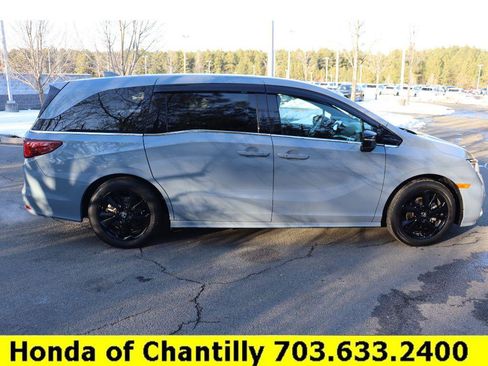 Used 2023 Honda Odyssey Sport image 8