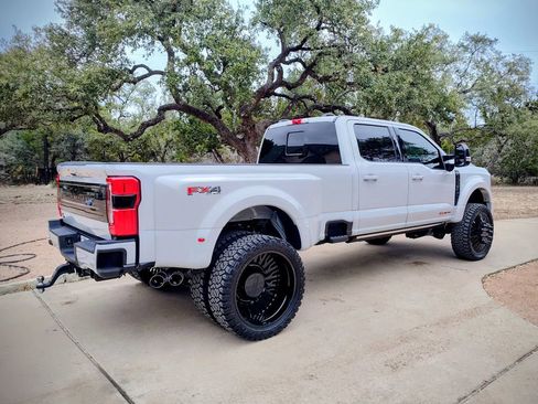 Used 2025 Ford F450 Platinum w/ FX4 Off-Road Package image 9