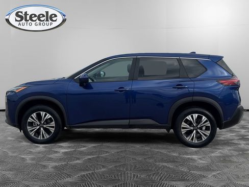 Used 2023 Nissan Rogue SV image 2