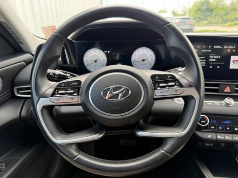 Used 2023 Hyundai Elantra SEL w/ Convenience Package FWD image 17