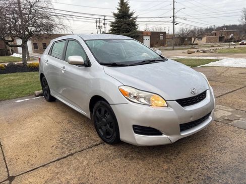 Used 2009 Toyota Matrix image 1