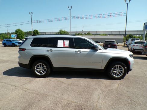 Used 2024 Jeep Grand Cherokee L Laredo RWD image 8
