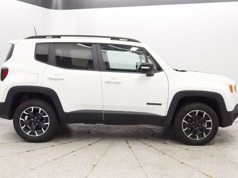 Certified 2023 Jeep Renegade Latitude w/ Sun/Sound Group AWD/4WD image 8