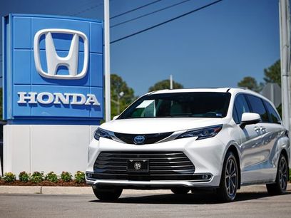 Used 2025 Toyota Sienna Platinum