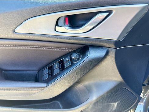 Used 2018 MAZDA MAZDA3 Touring FWD image 18