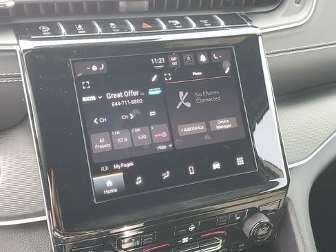 Used 2024 Jeep Grand Cherokee Altitude AWD/4WD image 19