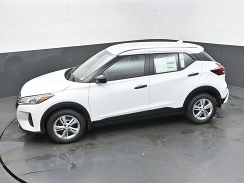 Certified 2025 Nissan Kicks Play S image 33