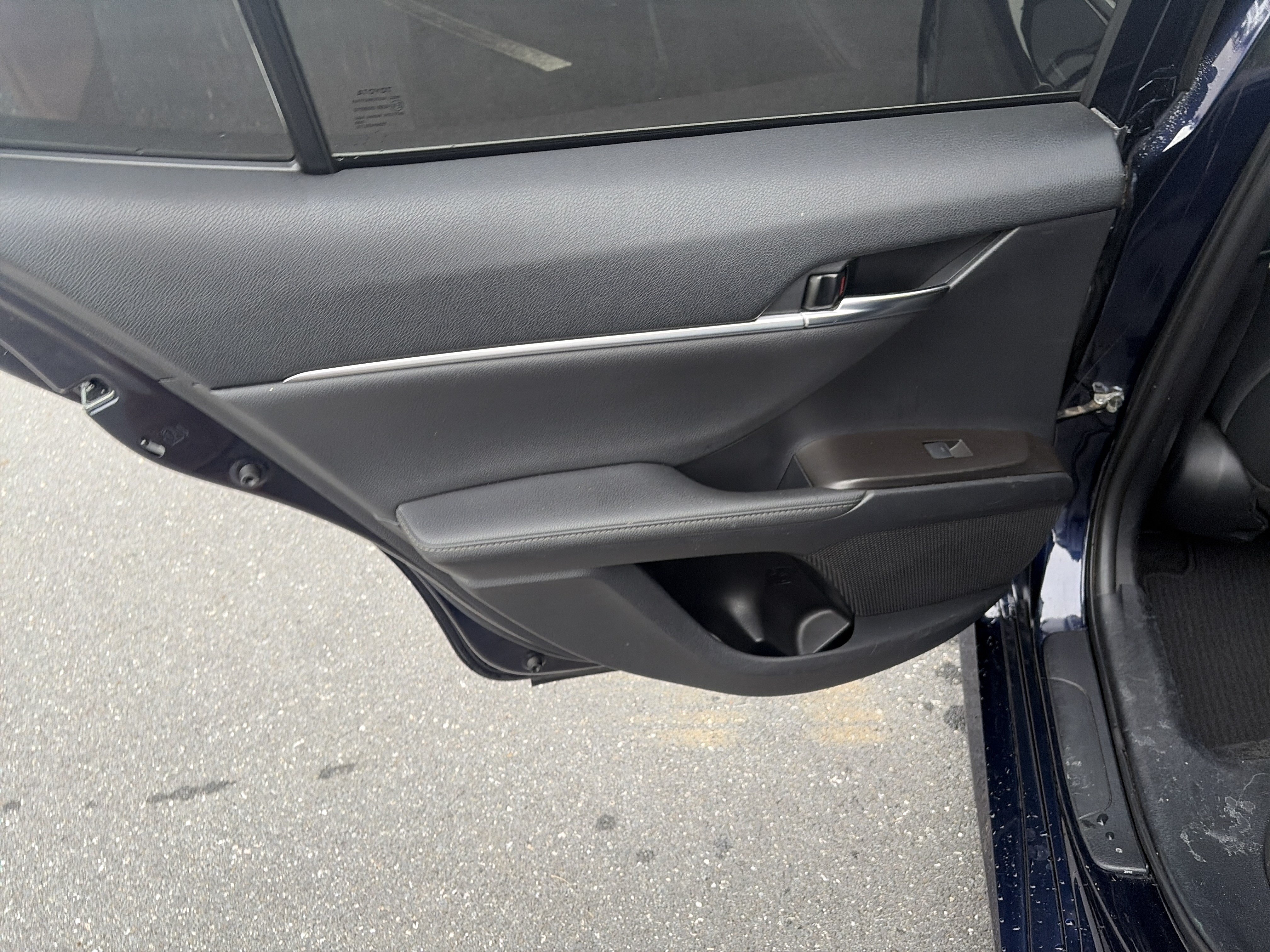Used 2022 Toyota Camry XLE w/ Navigation Package FWD image 20