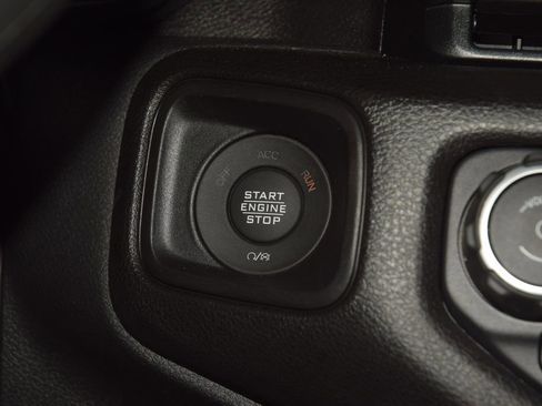 Used 2025 Jeep Gladiator Mojave AWD/4WD image 30