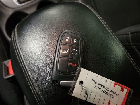 Used 2019 Jeep Cherokee Limited FWD image 16