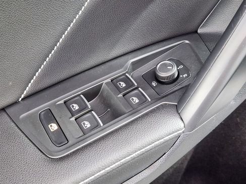 Used 2023 Volkswagen Tiguan SE FWD image 17