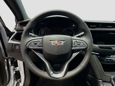New 2025 Cadillac XT6 Luxury AWD/4WD image 9