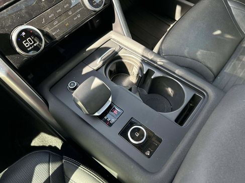 Used 2023 Land Rover Discovery S AWD/4WD image 16