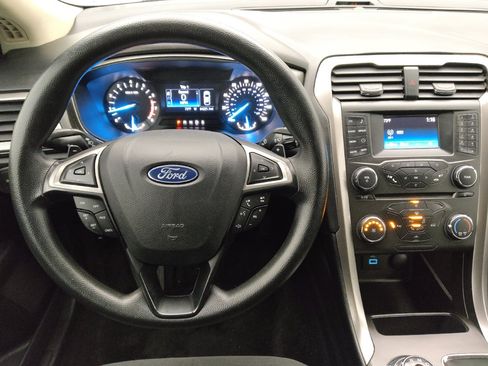 Used 2018 Ford Fusion SE FWD image 22