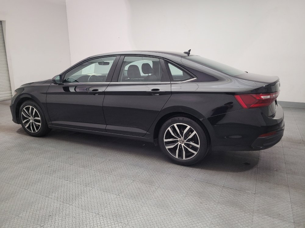 Used 2025 Volkswagen Jetta SE FWD image 3