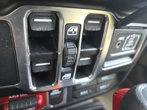 Used 2025 Jeep Wrangler Unlimited Sport AWD/4WD image 21