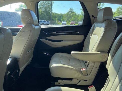 Used 2019 Buick Enclave Essence AWD/4WD image 14