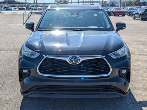 Used 2020 Toyota Highlander XLE image 2