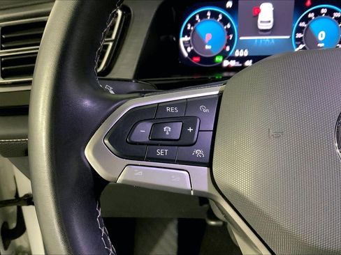 Used 2025 Volkswagen Atlas Cross Sport SE image 18