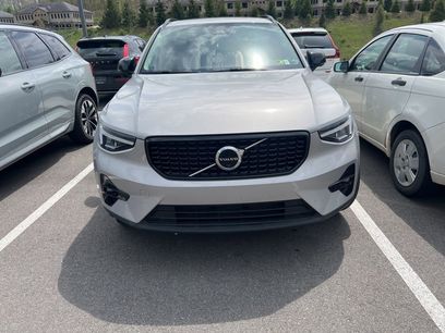 Used 2023 Volvo XC40 B5 Plus w/ Climate Package