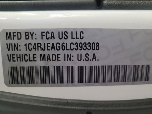 Used 2020 Jeep Grand Cherokee Laredo image 33