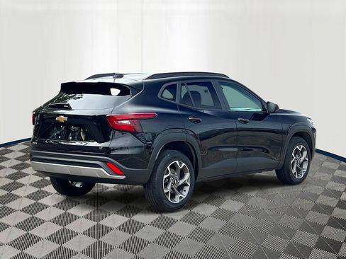 Used 2024 Chevrolet Trax LT w/ Driver Confidence Package FWD image 5