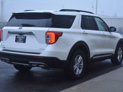 Used 2022 Ford Explorer XLT w/ Equipment Group 202A image 6