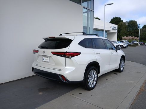 Used 2020 Toyota Highlander Limited image 3