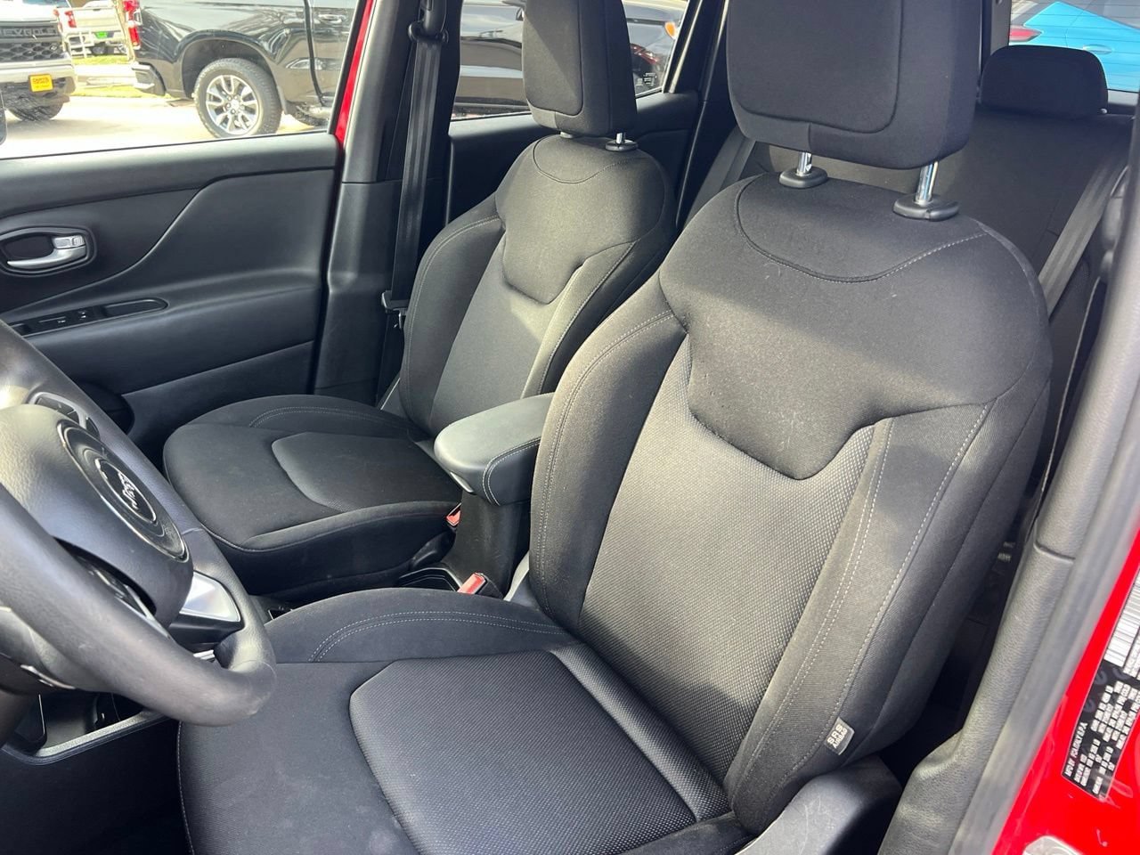 Used 2023 Jeep Renegade Latitude AWD/4WD image 10
